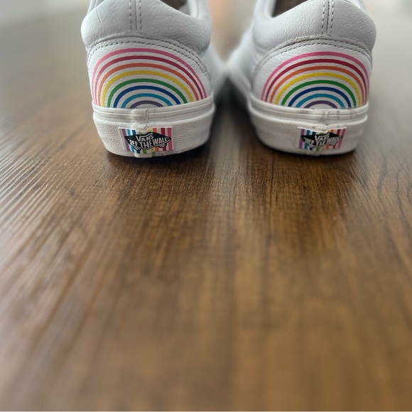 Brand new - just sat in my closet 
Womens size 7.5 
No box - Picture 2 of 6